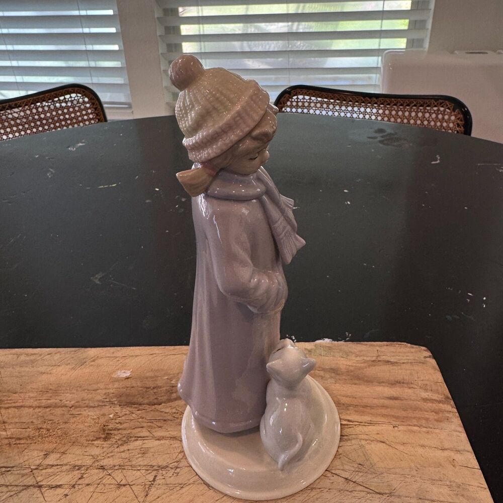Set of Vintage Porcelain Pet Figurines - Girl with Cat & Boy with Dog - Picture 8 of 8
